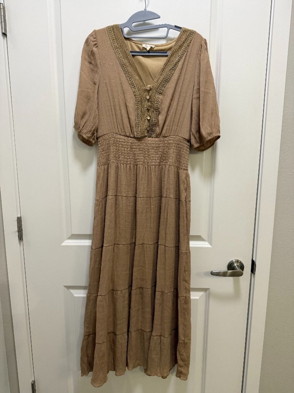 Kings Road Kings Road‎ Women's Tan Tiered Maxi Dress Smocked Waist V-Neck Size L